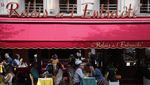 Gembiranya Orang Prancis Bisa Ngopi di Kafe dan Resto