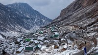 Selain keindahan alamnya, Sikkim memiliki bahasa resmi terbanyak di dunia. Ada 11 bahasa resmi yang diakui di Sikkim yaitu: Bhutia, Nepali, Lepcha, Gurung, Limbu, Newari, Rai,  Mangar, Sherpa, Tamang, dan Sunwar. Karena banyaknya bahasa resmi, kondisi disana pernah kacau karena sering membuat bingung dan tidak mengerti. Istimewa/dok.esikkimtourism.in  