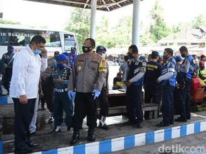 Selain Rapid Test Mahal, Ini Juga yang Buat Sopir Truk Logistik Mogok Jalan