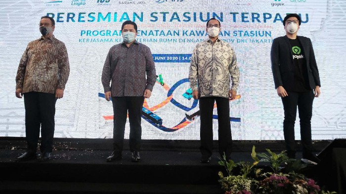 Stasiun Terpadu Tanah Abang Diresmikan Menteri BUMN Erick Thohir, Menteri Perhubungan Budi Karya Sumadi hingga Gubernur DKI Jakarta Anies Baswedan meresmikan stasiun terpadu Tanah Abang, Senin (17/6).