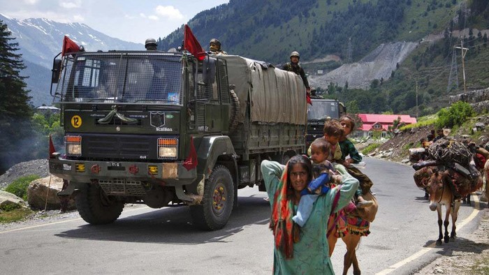 Sebanyak 20 tentara India tewas dalam bentrokan dengan militer China di Ladakh, Kashmir, yang masuk pegunungan Himalaya. Begini potret di Ladakh usai bentrokan terjadi.