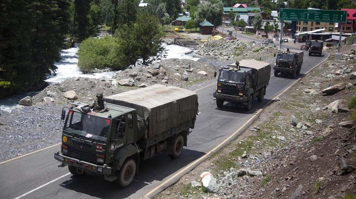Suasana di Himalaya Usai Bentrok Tentara India-China Sebanyak 20 tentara India tewas dalam bentrokan dengan militer China di Ladakh, Kashmir, yang masuk pegunungan Himalaya. Begini potret di Ladakh usai bentrokan terjadi.