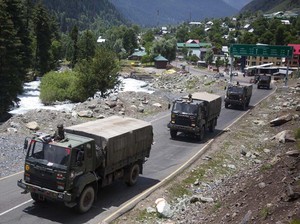 Truk Militer Masuk Jurang, 16 Tentara India Tewas