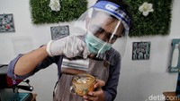 Penerapan protokol kesehatan itu dilakukan sebagai salah satu upaya beradaptasi di tengah pandemi COVID-19 yang terjadi di berbagai negara dunia, tak kecuali Indonesia.
