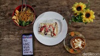 Seperti diketahui, Fam Coffee merupakan salah satu kedai kopi yang menawarkan beragam varian minuman dengan harga bersahabat, mulai dari Rp 15 ribu hingga Rp 20 ribu. Kembali bergeliatnya aktivitas masyarakat di masa PSBB transisi ini diharapkan dapat membantu menggerakan roda perekonomian masyarakat kembali yang sebelumnya sempat terdampak pandemi COVID-19.