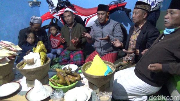 Tradisi cukur rambut gimbal anak Dieng, 17/6/2020