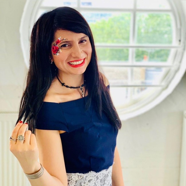 Aku mengajari wanita untuk bisa mengangkat beban dengan vagina mereka karena itu akan membantu kesensitifan dan kekuatan untuk mendapatkan kekuatan lebih untuk orgasme, ujar wanita asal London, Inggris, seperti dikutip Daily Star. Foto: dok. Instagram