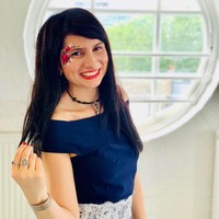 Aku mengajari wanita untuk bisa mengangkat beban dengan vagina mereka karena itu akan membantu kesensitifan dan kekuatan untuk mendapatkan kekuatan lebih untuk orgasme, ujar wanita asal London, Inggris, seperti dikutip Daily Star. Foto: dok. Instagram