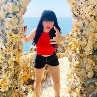 Wanita bernama Veronica Trufasu itu pada dasarnya mengajarkan wanita bagaimana cara untuk mendapatkan klimaks dalam bercinta. Veronica mengajarkan sejumlah teknik yang perlu dikuasai wanita, salah satunya adalah mengangkat beban dengan bagian intim. Foto: dok. Instagram