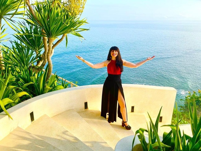 Kini Veronica bisa dibilang ahlinya dalam mencapai kepuasan, sehingga dengan percaya diri dia membagi ilmunya untuk wanita lain yang memiliki kesulitan orgasme. Kenyataannya adalah tidak ada satupun yang memberikanmu orgasme, kamu yang menciptakannya dengan pikiranmu, tubuhmu, seberapa kamu terkoneksi dan tingkat mencintai diri (self-love), jelas Veronica. Foto: dok. Instagram