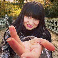 Profesi uniknya itu datang karena dari pengalamannya sendiri. Wanita 32 tahun itu mengaku bahwa selama ini dia sulit untuk mencapai kenikmatan saat bercinta. Baru di usia 30 atau dua tahun lalu Veronica baru merasakan orgasme pertamanya. Foto: dok. Instagram