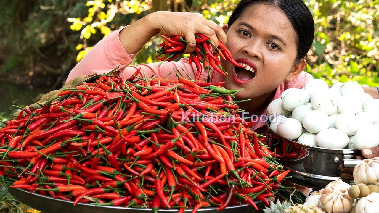 YouTuber Ini Hobi Masak Ratusan Kilo Tikus dan Kerang