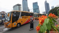 Bus ini tersedia di 5 stasiun seperti Sudirman, Juanda, Manggarai, Tanah Abang, dan Tebet.