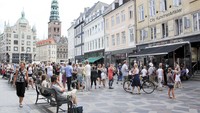 Stroget membentang sejauh 1,12 kilometer di jantung Kota Copenhagen. Jalanan yang melintasi kota tua Copenhagen itu menjadikannya salah satu jalan terpenting di kota tersebut. Area pedestrian ini menjadi kawasan belanja yang populer baik bagi orang lokal maupun wisatawan. (Foto: iStock)