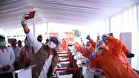 Sandiaga mengatakan Rapid Test massal yang diselenggarakan ini merupakan hasil kerja sama Relawan Indonesia Bersatu Lawan COVID-19, Pemerintah Kota Jakarta Pusat, Dinas Kesehatan Jakarta Pusat, Polres Jakarta Pusat, TNI dan Badan Intelijen Negara (BIN). Kecamatan Gambir ini merupakan satu-satunya kecamatan yang masuk ke zona hijau di Jakarta Pusat. Foto: dok. RIB