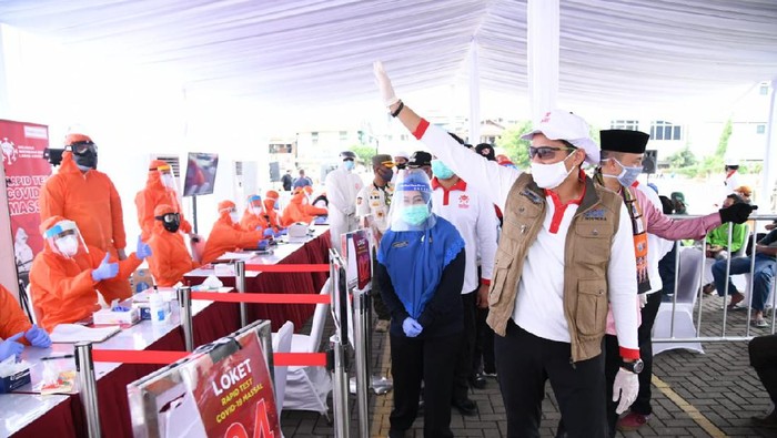Antisipasi Gelombang Kedua, Rapid Test di Jakarta Terus Dikebut Demi memutus mata rantai penyebaran COVID-19, Relawan Indonesia Bersatu Lawan COVID-19 (RIB) terus bergerak membantu pemerintah dalam upaya percepatan penanganan COVID-19.