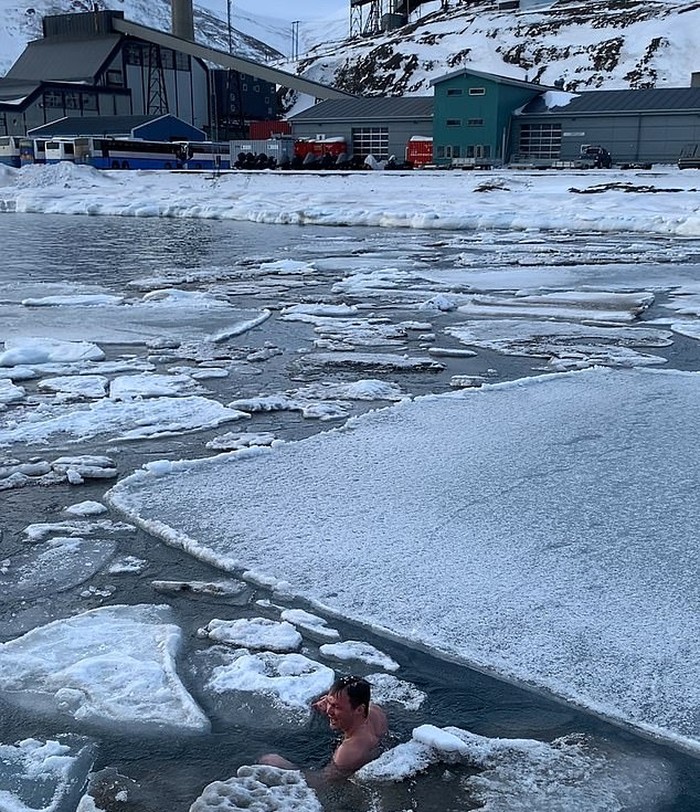 Arne Haugland, traveler hobi berenang di lautan es