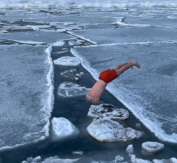 Arne Haugland, traveler hobi berenang di lautan es