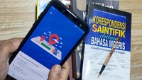 PT Aku Pintar Indonesia, melalui aplikasi Aku Pintar menyediakan informasi tersebut lewat fitur Sekolah Pintar yang dapat diakses melalui akun siswa Sekolah Menengah Pertama (SMP). Saat ini, Fitur Sekolah Pintar dilengkapi dengan fitur Zonasi dan Bandingkan Sekolah sehingga keduanya melengkapi fitur yang sudah ada dalam Fitur Sekolah Pintar sebelumnya yaitu Cari Sekolah. Fitur Zonasi akan memudahkan siswa dan orang tua dalam mendapatkan informasi terkait SMA/SMK Negeri dan Swasta se-Indonesia yang dituju sesuai sistem zonasi. Foto: dok. Aku Pintar