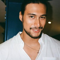 Heboh kabar pernikahan aktris Tara Basro dengan aktor bernama Daniel Adnan. Meski belum dikonfirmasi, namun dari unggahan di Instagram mereka masing-masing tampak keduanya telah bersatu dalam biduk rumah tangga. Siapakah suami ganteng Tara Basro tersebut? Foto: Instagram @danieladnan