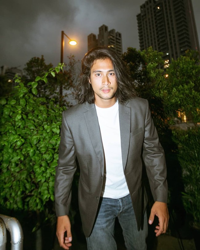 Daniel Adnan lebih dikenal sebagai aktor laga. Daniel telah membintangi film Buffalo Boys. Di 2019, pria 28 tahun itu bermain di film Gundala dan berperan sebagai Tanto Ginanjar.   Foto: Instagram @danieladnan