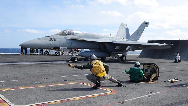 F/A-18F Super Hornet Jet Tempur F/A-18F Super Hornet
