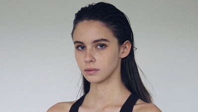 Model 21 Tahun Anak Eks Playboy Ini Sekarang Urusi Klub Bola