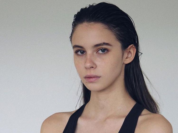 Model 21 Tahun Anak Eks Playboy Ini Sekarang Urusi Klub Bola