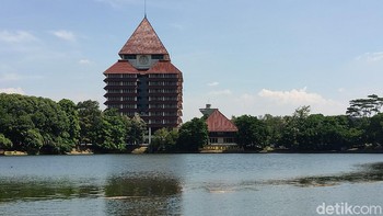 Memotret Danau Kenangan di Kampus UI Depok dengan mode zoom 1X dari kamera utamanya 64 MP (f/1,8) (Fitraya Ramadhanny/detikcom)