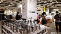 Selain diimbau untuk mengenakan masker, pengunjung yang hendak datang ke IKEA Alam Sutera diminta untuk melakukan check in dari aplikasi aplikasi atau Website ‘Tangerang Live-Aman Bersama’.