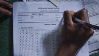 Semangat belajar dan kegigihan siswa di desa terpencil dalam menempuh pendidikan itu tidaklah mudah. Untuk itu, semangat yang tinggi perlu dihargai.
