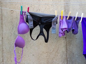 Sejarah Awal Mula Tanggal 13 Dijadikan Sebagai No Bra Day