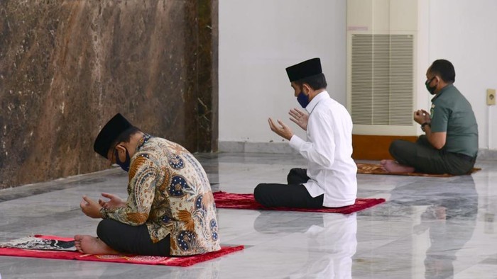 Jokowi salat Jumat di Istana Bogor (Foto: Muchlis Jr - Biro Pers Sekretariat Presiden)