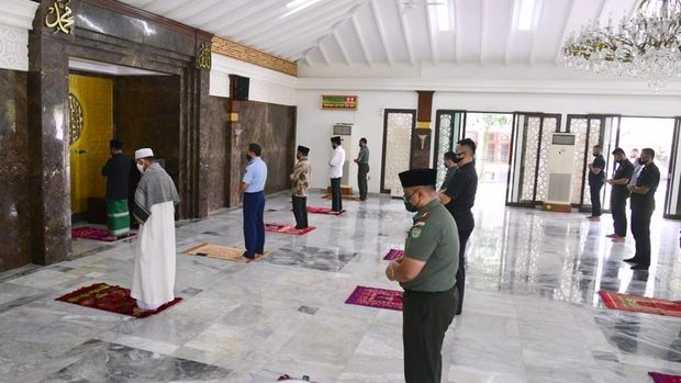 Jokowi salat Jumat di Istana Bogor (Foto: Muchlis Jr - Biro Pers Sekretariat Presiden)