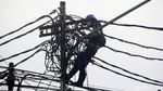 Begini Semrawutnya Jaringan Kabel di Kebayoran Lama