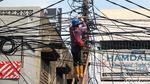 Begini Semrawutnya Jaringan Kabel di Kebayoran Lama