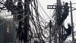 Begini Semrawutnya Jaringan Kabel di Kebayoran Lama