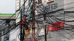 Begini Semrawutnya Jaringan Kabel di Kebayoran Lama