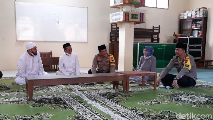 Kapolda Jateng Irjen Ahmad Luthfi di Ponpes Al-Quraniy Azzayadiy, Laweyan, Solo, Jumat (19/6/2020).