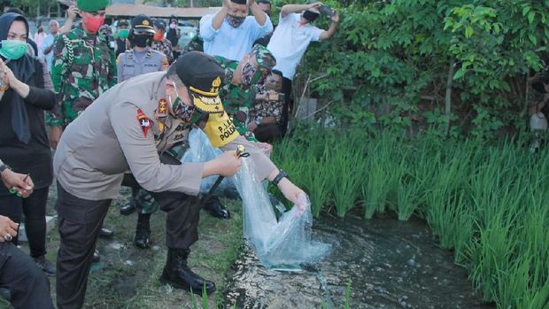 Kapolda NTB Irjen Mohammad Iqbal resmi buka lomba Kampung Sehat Kapolda NTB Irjen Mohammad Iqbal resmi buka lomba Kampung Sehat