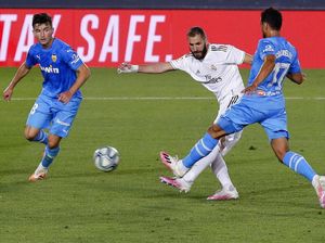 Lihat Gol Keren Karim Benzema, Begini Reaksi Zinedine Zidane