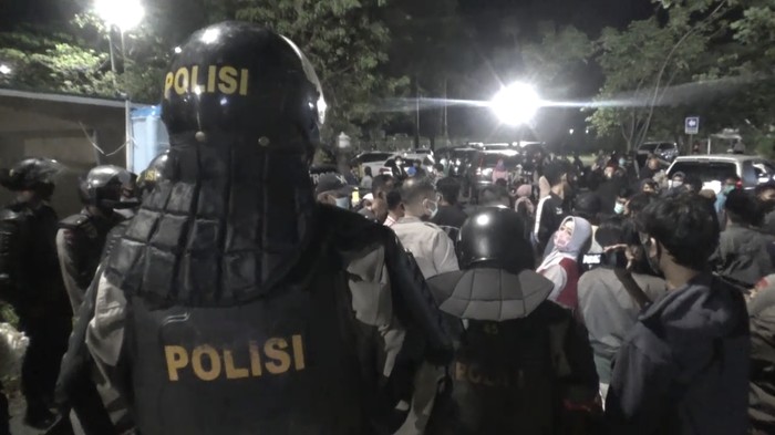 Keributan di RS Makassar dini hari tadi (Reinhard-detik)