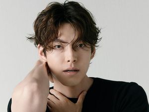 Hindari Kontak Fisik dengan Kim Tae Ri, Kim Woo Bin Curi Perhatian