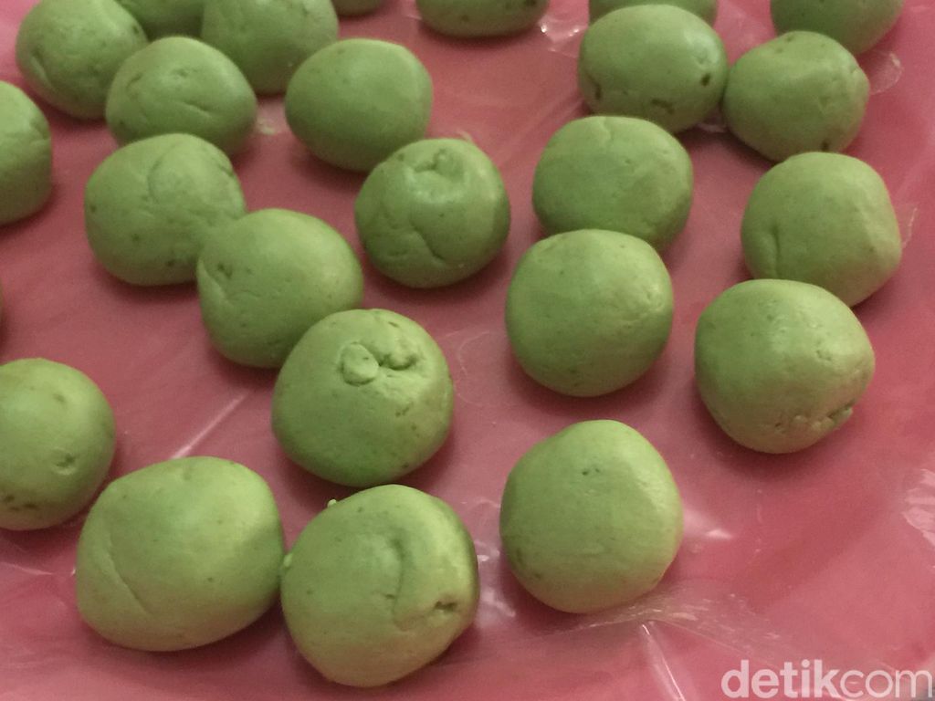  Resep  Klepon  Isi Gula Aren yang Legit  Lumer