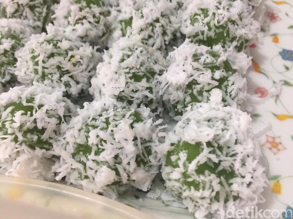 Klepon isi gula aren