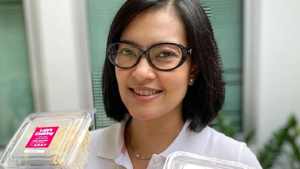 Sutradara Lola Amaria jualan nasi imbas Corona.