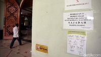 Namun, Masjid Agung Al Barkah, Kota Bekasi, Jumat (19/06/2020) tidak menerapkan salat Jumat ganjil-genap.