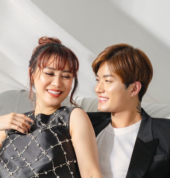 Cerita berikutnya dari wanita kelahiran Kalimantan Monique Octaviani atau dikenal dengan nama MoA menikah dengan pria asal Seoul, Korea Selatan Lee Jeong Hoon. Lee yang berasal dari Korea berkarier di Indonesia dan populer setelah menjadi anggota grup vokal pria Hitz. Lee Jeong Hoon sendiri saat ini dikenal sebagai aktor dan presenter di Indonesia. Foto: instagram @leejeonghoon