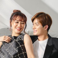 Cerita berikutnya dari wanita kelahiran Kalimantan Monique Octaviani atau dikenal dengan nama MoA menikah dengan pria asal Seoul, Korea Selatan Lee Jeong Hoon. Lee yang berasal dari Korea berkarier di Indonesia dan populer setelah menjadi anggota grup vokal pria Hitz. Lee Jeong Hoon sendiri saat ini dikenal sebagai aktor dan presenter di Indonesia. Foto: instagram @leejeonghoon