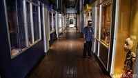 Seperti diketahui, sejumlah aktivitas telah kembali bergeliat di era PSBB transisi, salah satunya kegiatan sosial budaya, termasuk museum dan galeri. Meski telah kembali dibuka, sejumlah protokol kesehatan pun wajib diterapkan sebagai salah satu upaya untuk beradaptasi di tengah pandemi COVID-19.